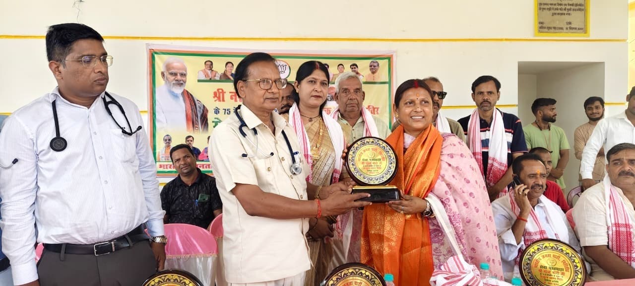 Giridih News :सेवा पखवारा के तहत भाजपा ने लगाया स्वास्थ्य जांच शिविर