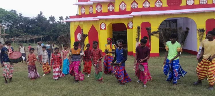Seraikela Kharsawan News : दसई नृत्य से मां दुर्गा का आह्वान
