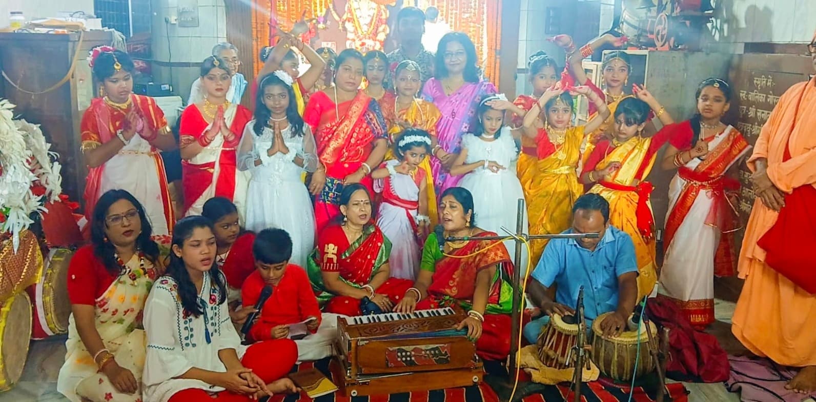 Dhanbad News: आगोमनी पर भक्ति भाव के साथ मां का आवाहन