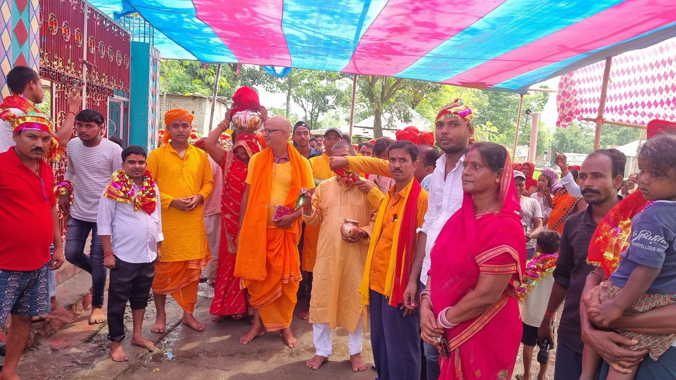 निकली भव्य कलश शोभायात्रा, श्रद्धा व उत्साह का दिखा माहौल