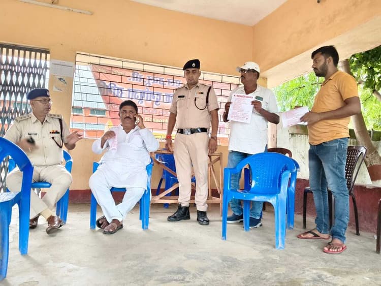 पूजा पंडालों में दी आग से बचाव की जानकारी