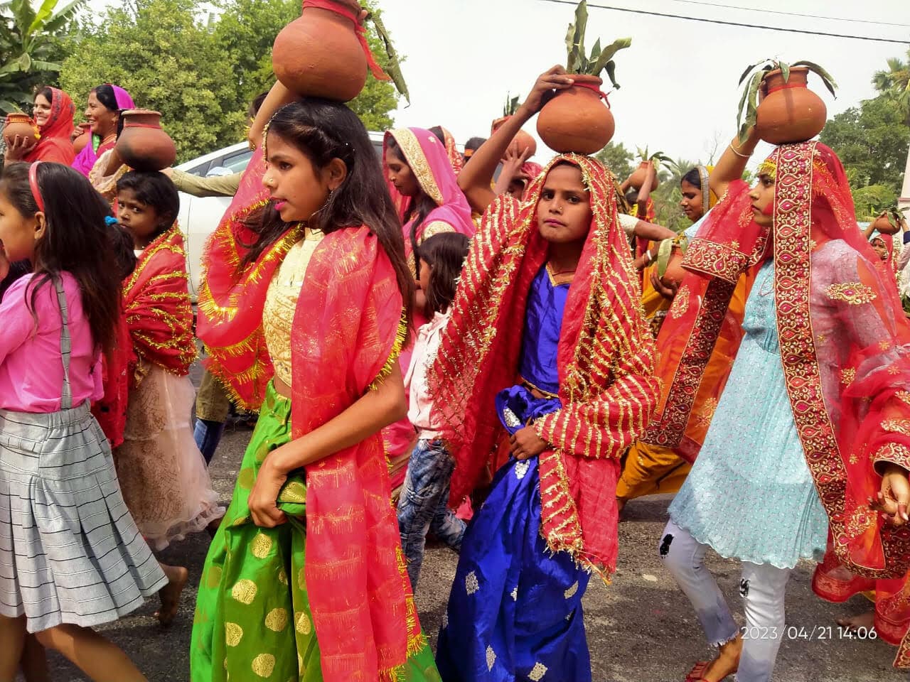 Samastipur News:शारदीय नवरात्र पर निकाली गयी कलश शोभा यात्रा