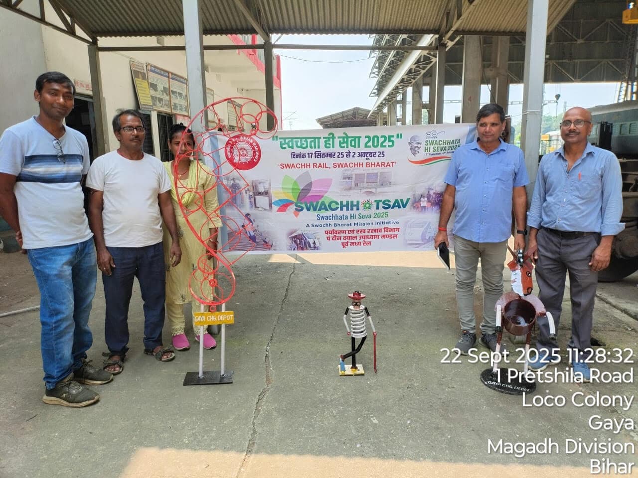 कबाड़ से बनायीं अनोखी कलाकृतियां