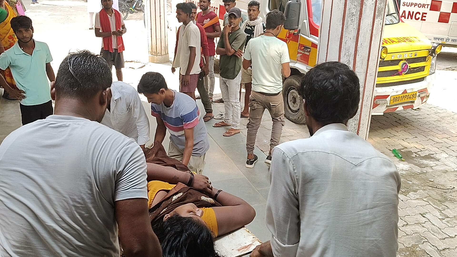 बस ने ऑटो में मारी टक्कर, 10 लोग जख्मी