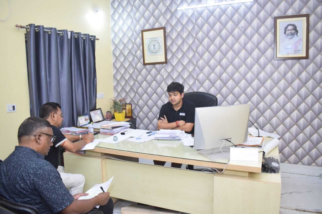 पंडाल निर्माण में बाल श्रम के उपयोग पर लगायें रोक : डीसी