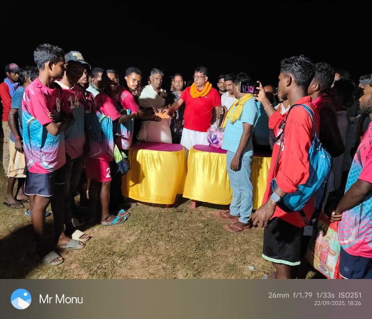 Deoghar news : सांसद खेल महोत्सव : फुटबॉल टूर्नामेंट में गोपालपुर की टीम ने पेनाल्टी शूट से मुकाबला जीता