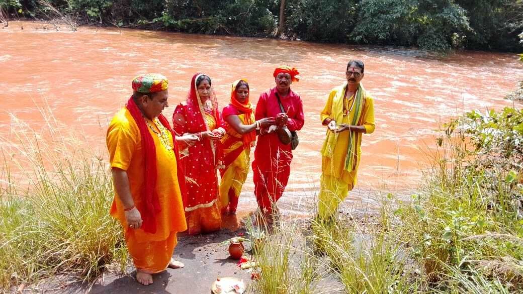 Chaibasa News : मां शैलपुत्री की आराधना के साथ गूंज उठा वन देवी मंदिर परिसर