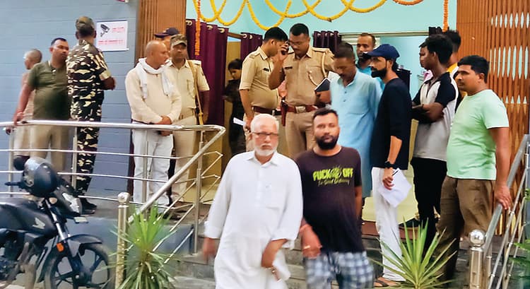 Gopalganj News : फुलवरिया के जनता बाजार में चाकू से वार कर युवक को मार डाला