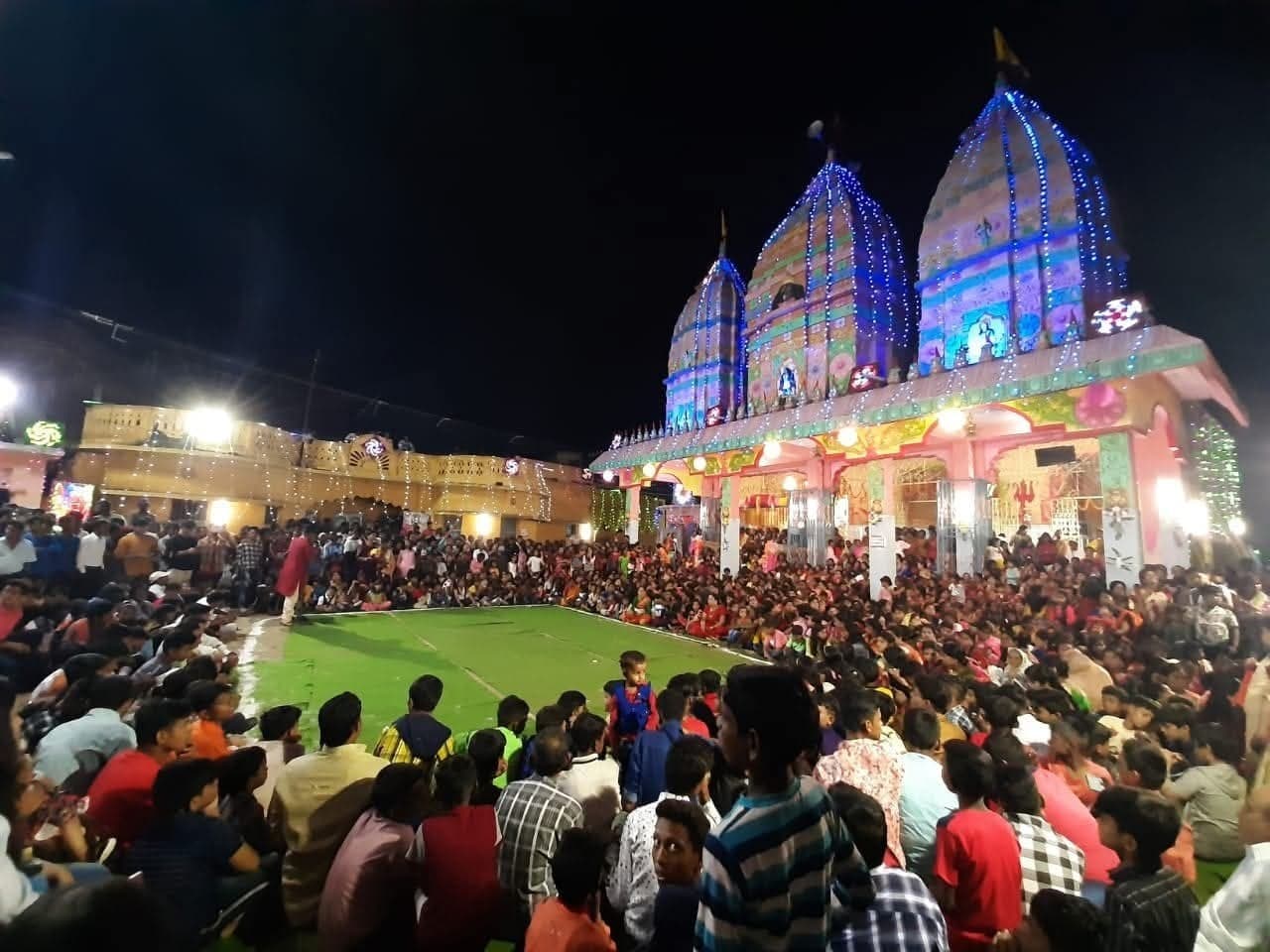 Seraikela Kharsawan News : बंगाली रीति-रिवाज से होगी पूजा, महिलाओं ने संभाली कमान