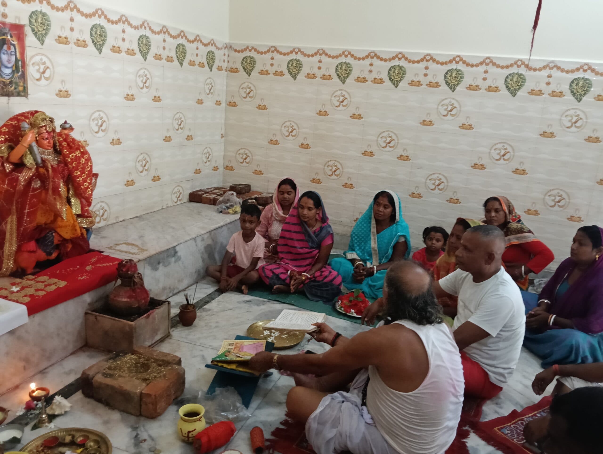 Seraikela Kharsawan News : नवरात्र में भक्तिमय हुआ माहौल मां की पूजा से शुरू हुई उपासना