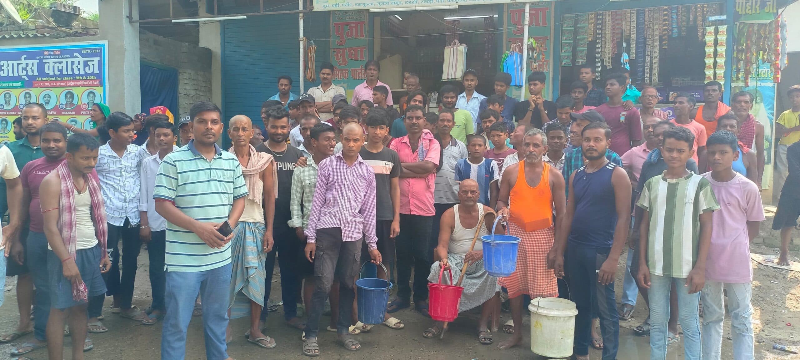 Samastipur News:जल संकट से नाराज डुमारा के लोगों ने किया सड़क जाम