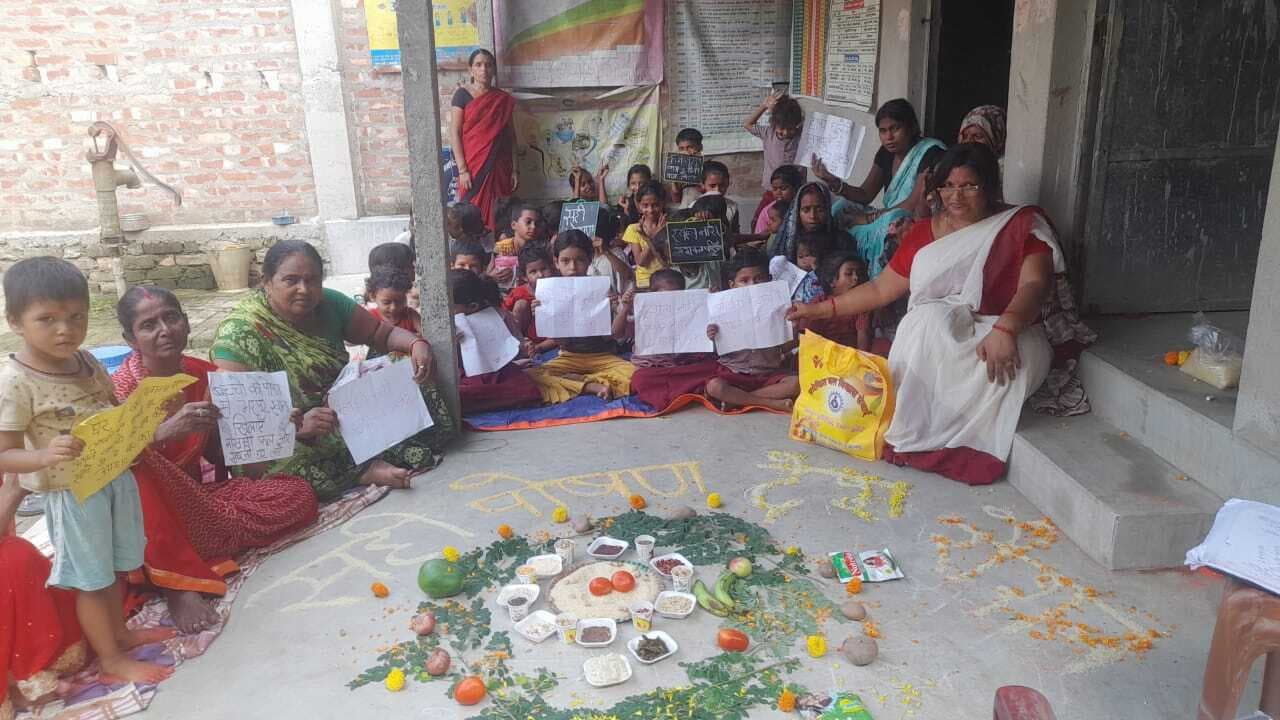 सेविकाओं ने लगायी मोटे अनाज की रेसिपी की प्रदर्शनी