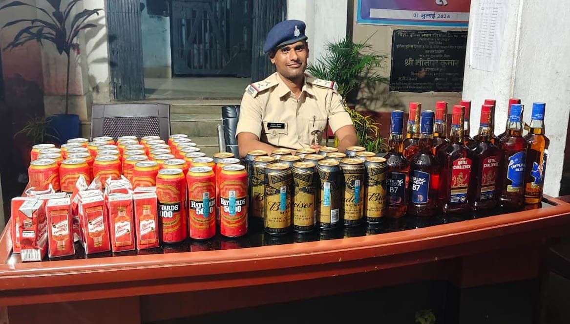 बाघमारा गांव से 36 लीटर शराब जब्त