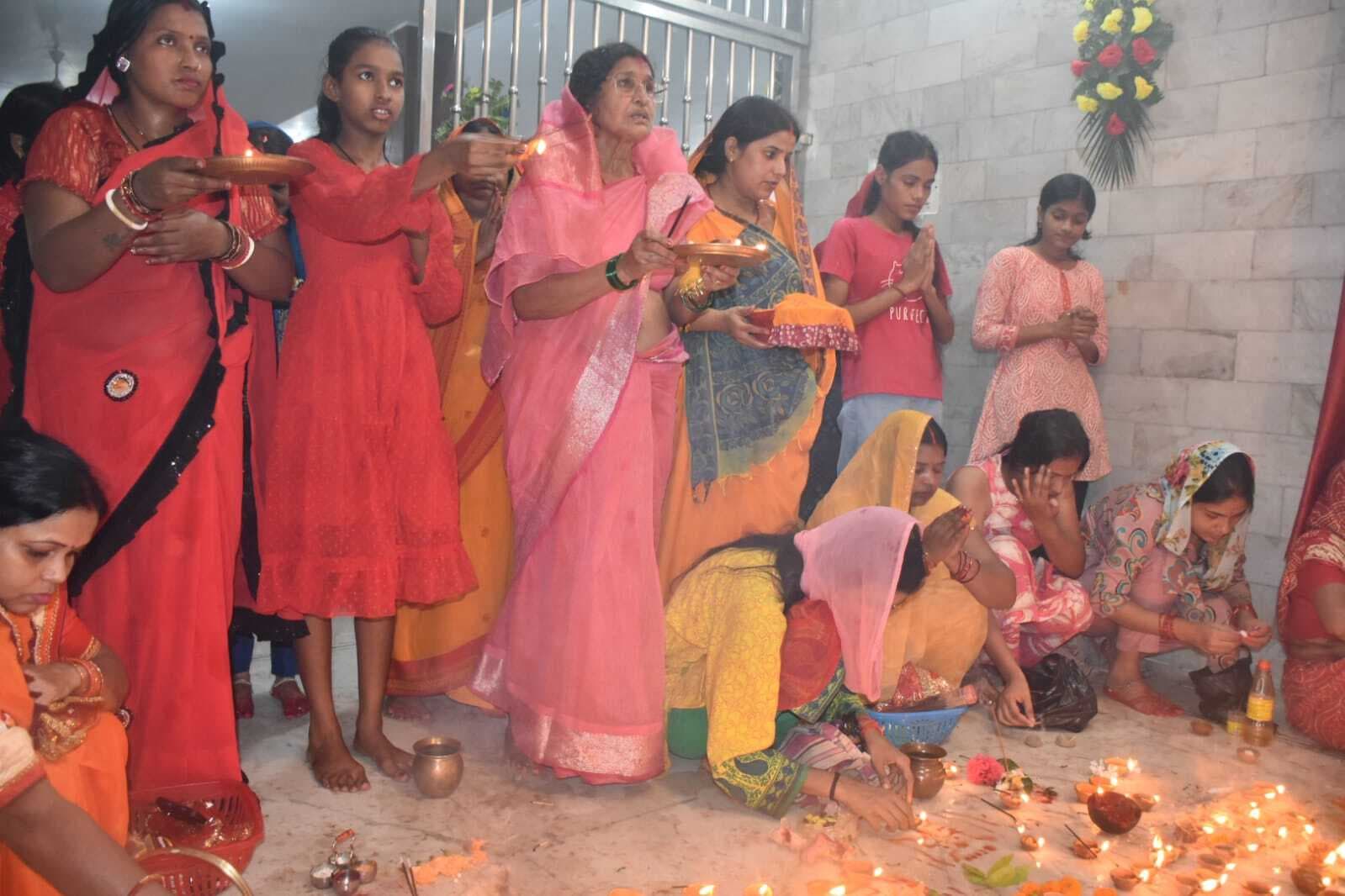 नवरात्र के दूसरे दिन मां ब्रह्मचारिणी की हुई पूजा अर्चना