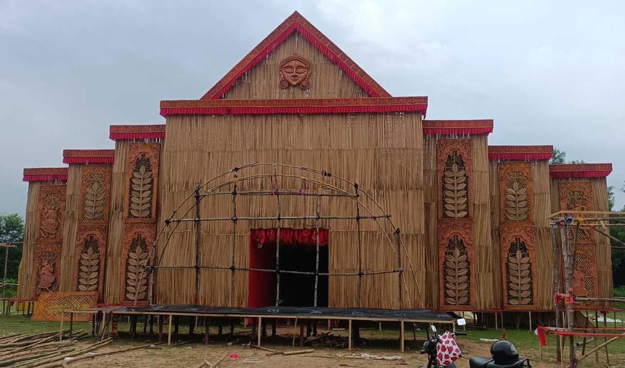 नाला नेताजी स्टेडियम में दुर्गापूजा की तैयारी जोरों पर