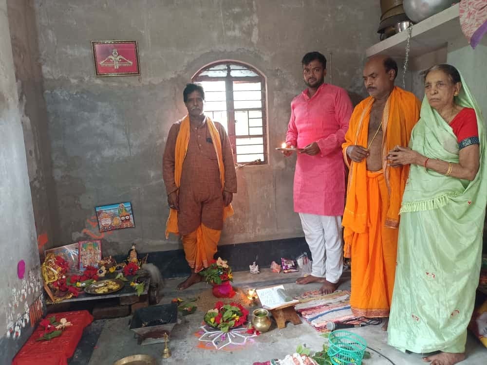 शारदीय नवरात्र के दूसरे दिन मां ब्रह्मचारिणी की हुई पूजा