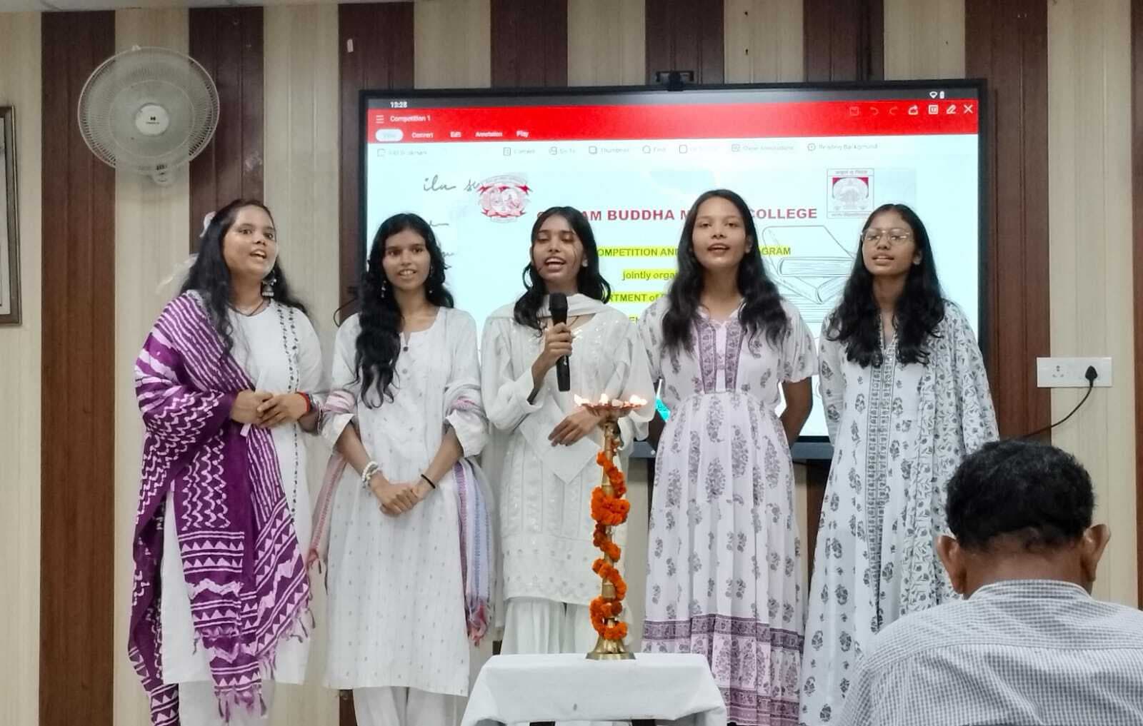 गौतम बुद्ध महिला कॉलेज में साहित्यिक प्रतियोगिता का आयोजन