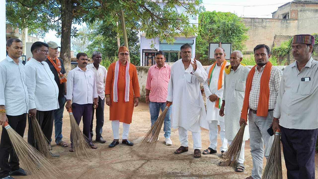 भाजपा कार्यकर्ताओं ने चलाया स्वच्छता अभियान, पूर्व विधायक को दी श्रद्धांजलि