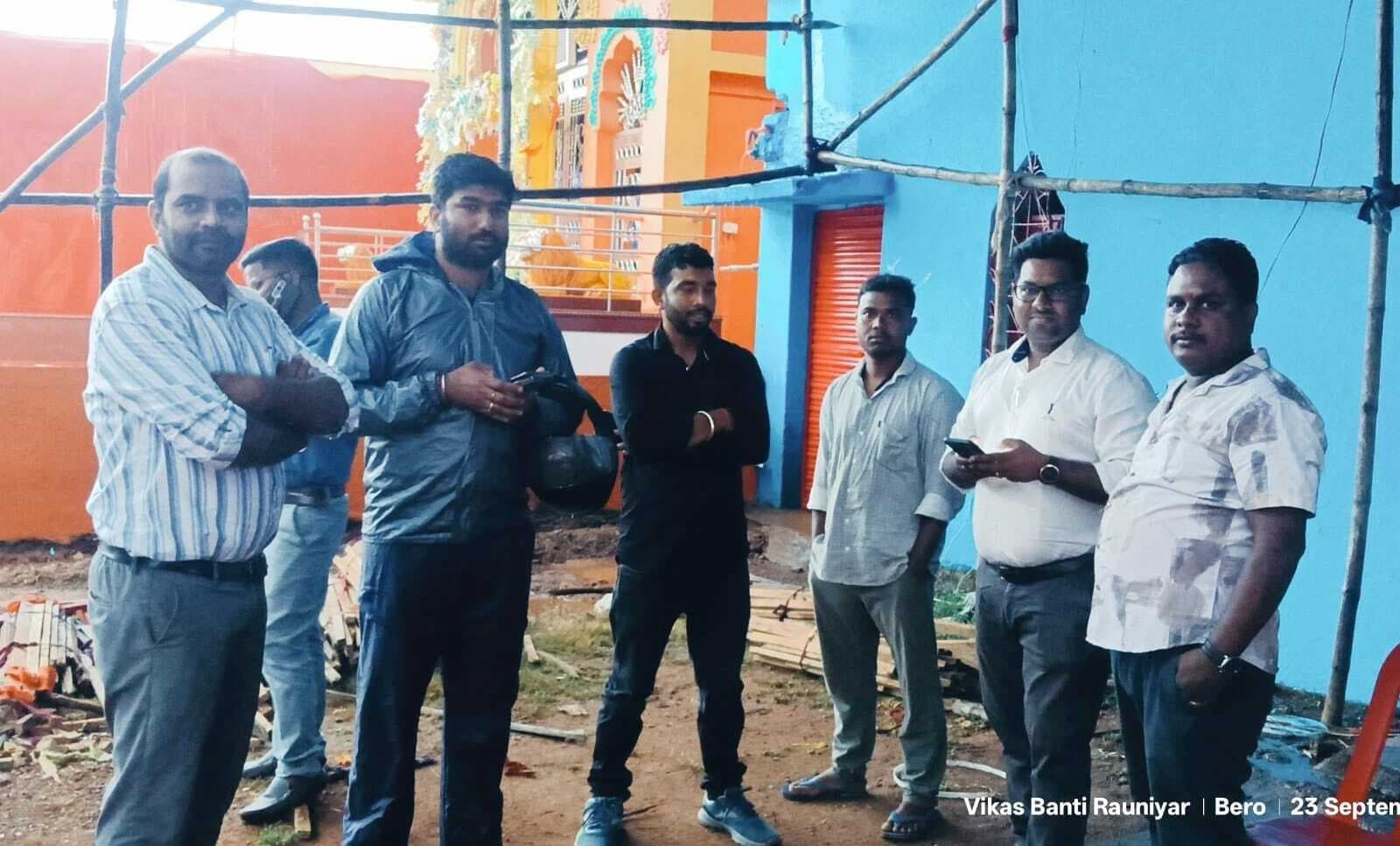 विद्युत विभाग के अधिकारियों ने पूजा पंडालों का किया निरीक्षण