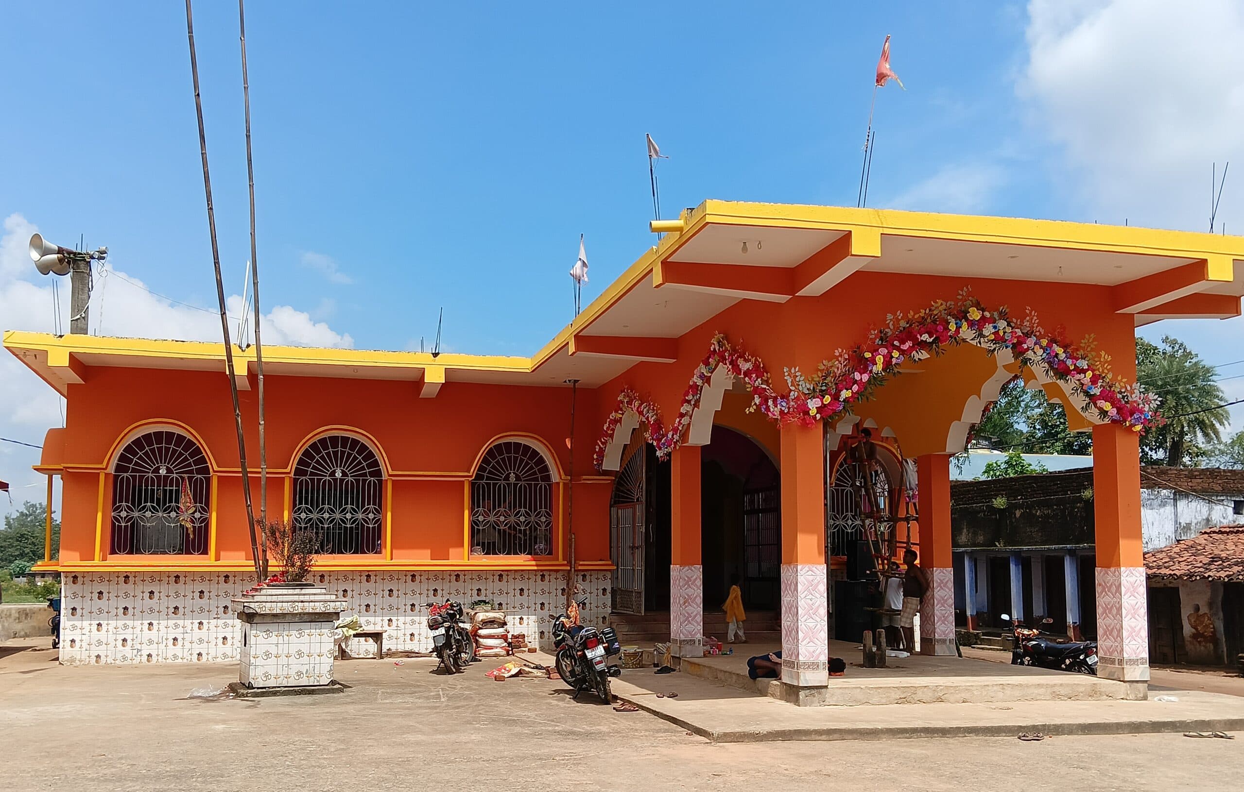 Giridih news: गांडेय में ब्रिटिश काल से होती आ रही है दुर्गापूजा