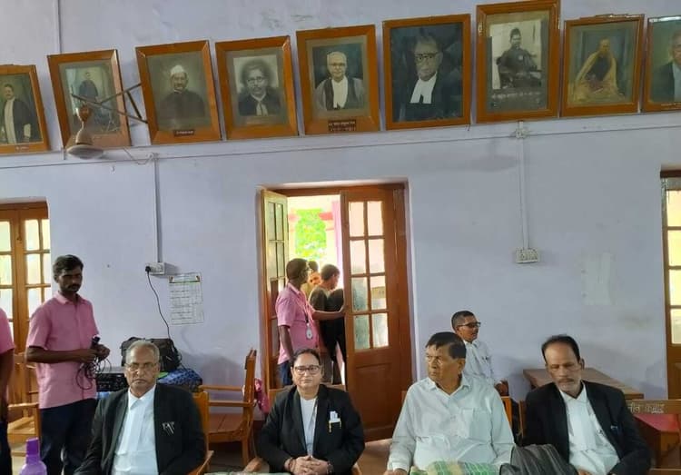 विघिज्ञ संघ की बैठक में फैमिली कोर्ट के प्रधान न्यायाधीश के विरुद्ध अधिवक्ता एकजुट