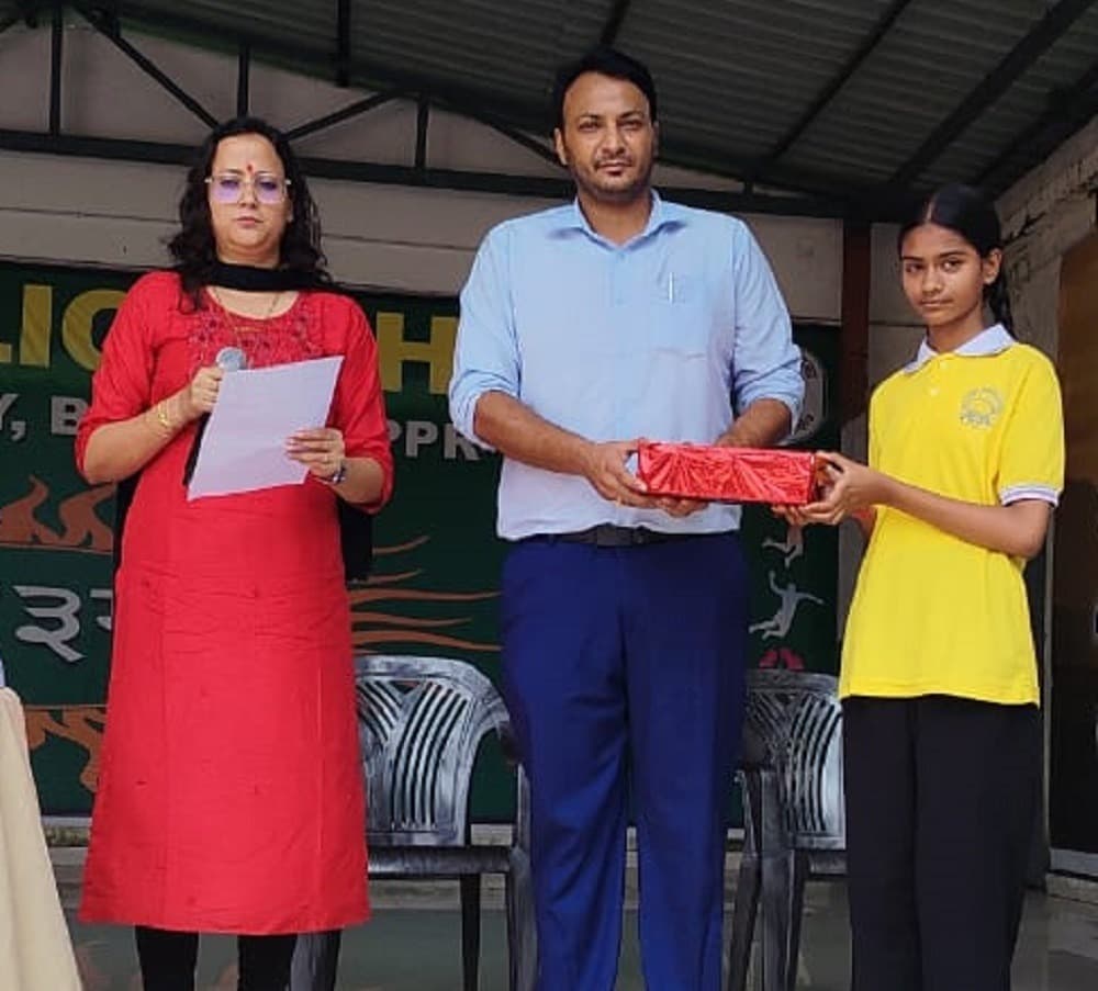 चित्रकला के विजेता प्रतिभागी पुरस्कृत