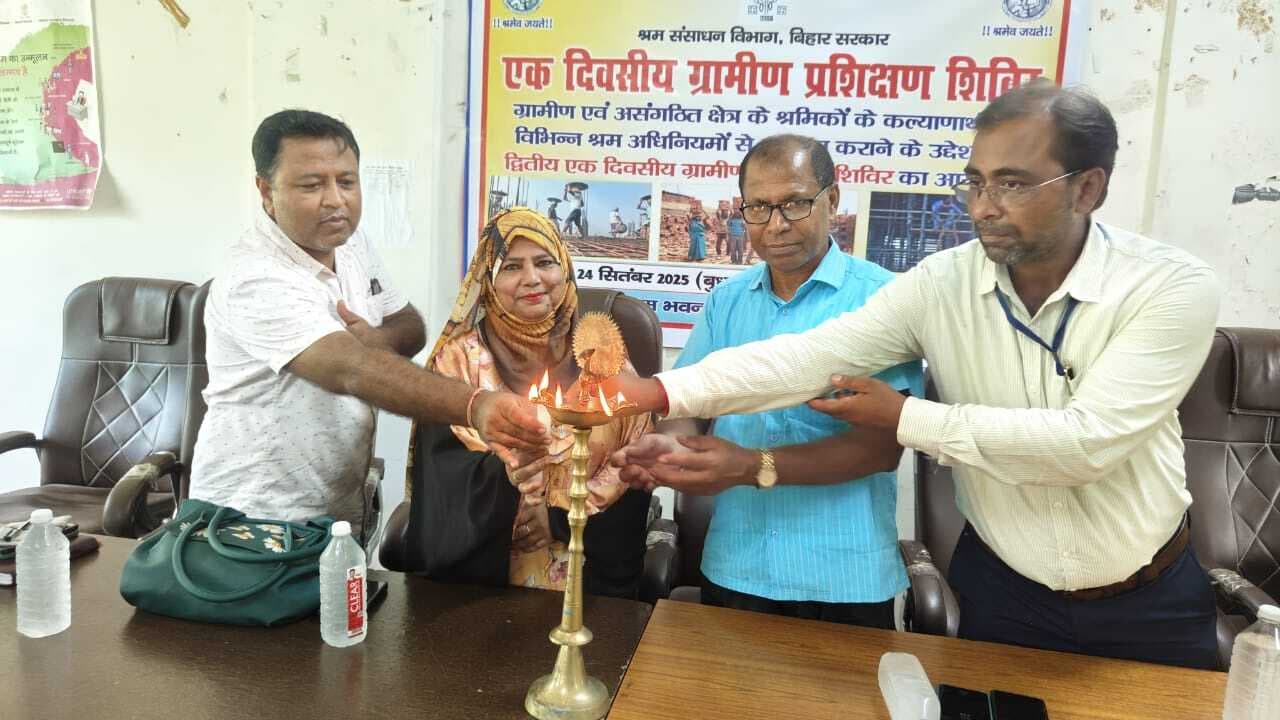 श्रमिकों को दी गयी शिल्पकार सामाजिक योजना जानकारी