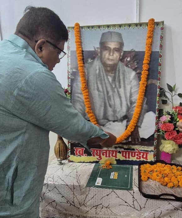 नगर के सच्चे जनसेवक थे रघुनाथ पांडेय : सुरेश