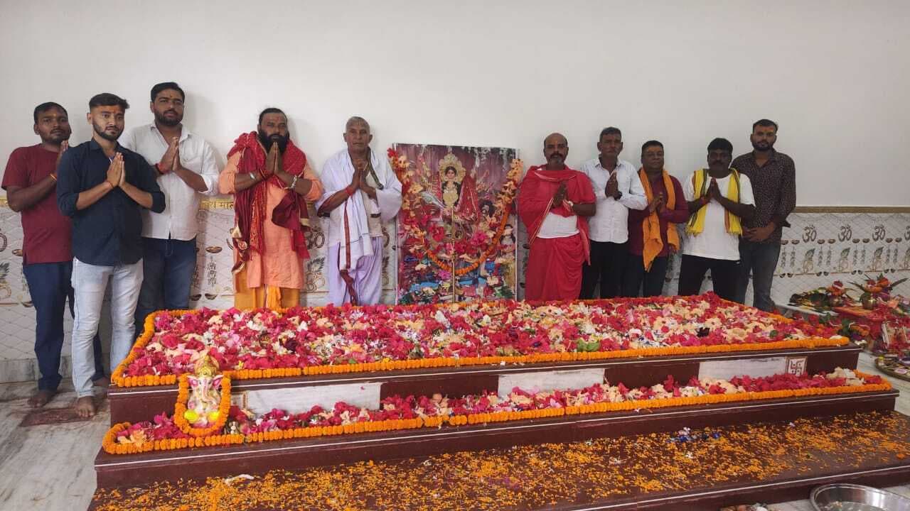 नवनिर्मित दुर्गा मंदिर में प्राण प्रतिष्ठा अनुष्ठान आयोजित
