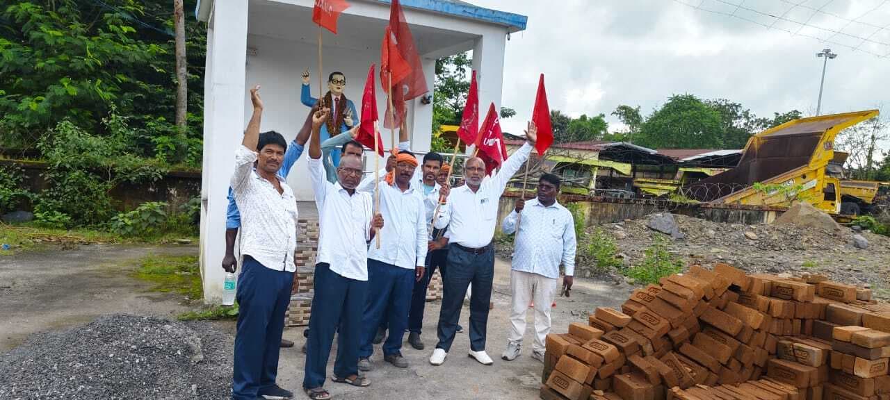 ट्रेड यूनियनों ने बोनस के समर्थन में किया विरोध प्रदर्शन