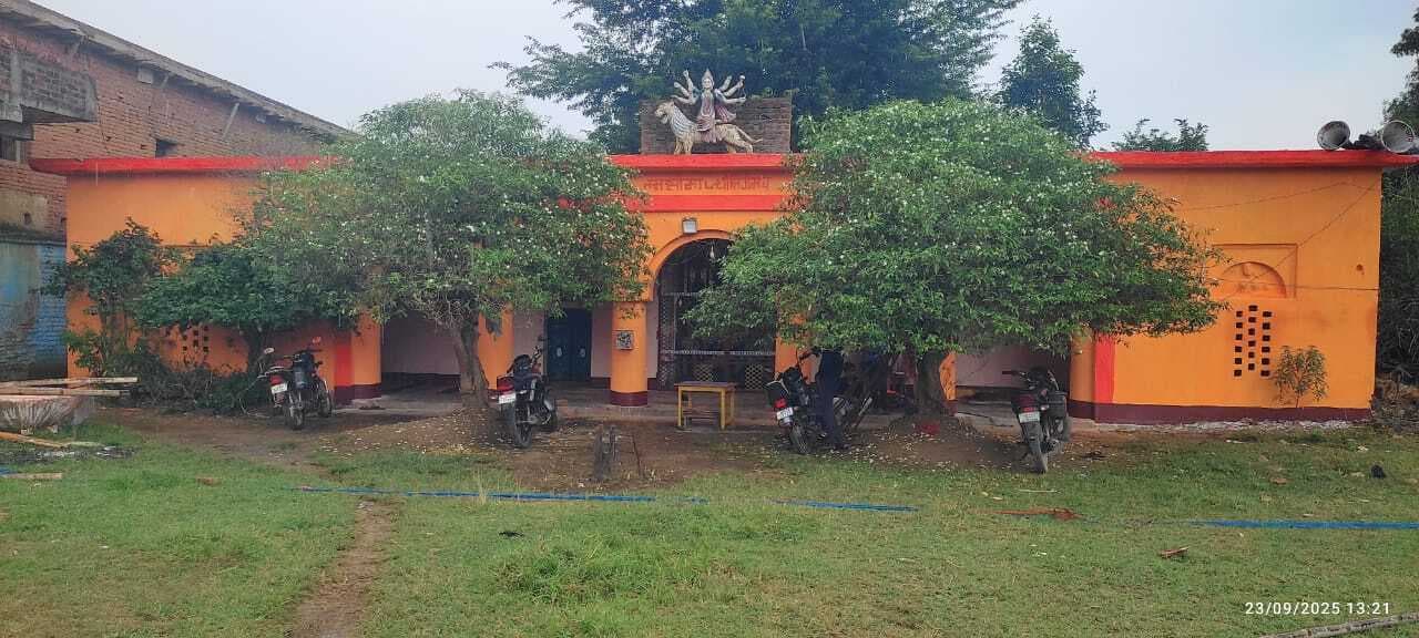 Giridih News :किसगोगढ़ में मुगलकाल से हो रही दुर्गापूजा