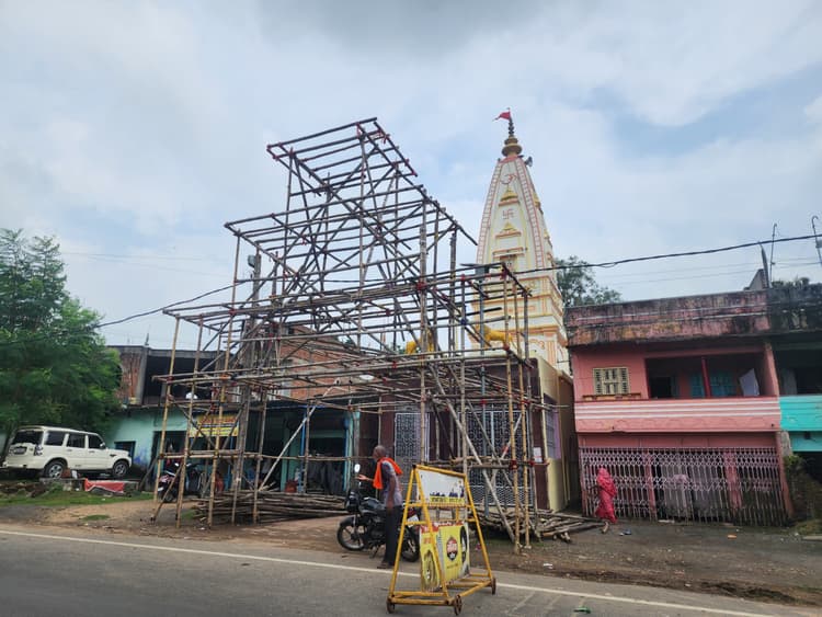 Giridih News :सांप्रदायिक सौहार्द की मिसाल है डुमरी का सार्वजनिक दुर्गा मंदिर