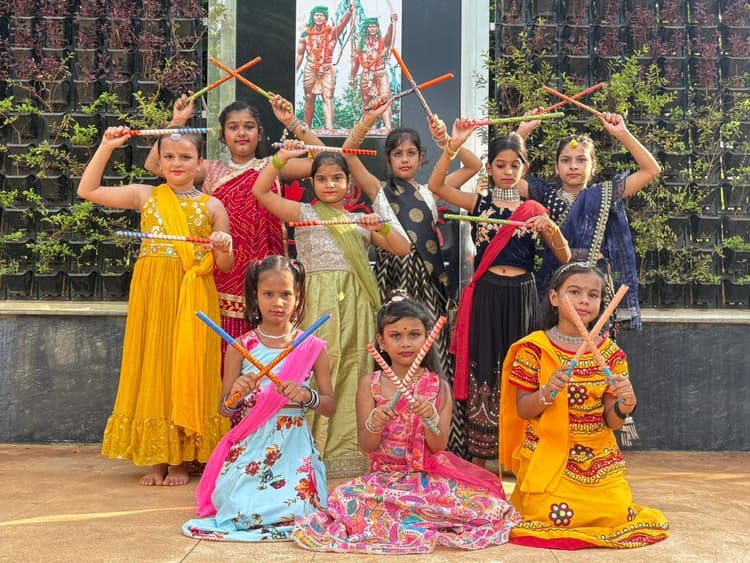 डांडिया महोत्सव में बच्चों ने झूमे बच्चे