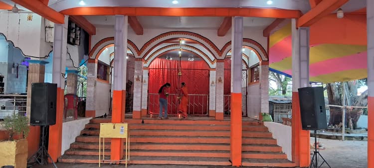 वैदिक मंत्रोच्चारण व दुर्गा सप्तशती के पाठ से भक्तिमय हुआ माहौल