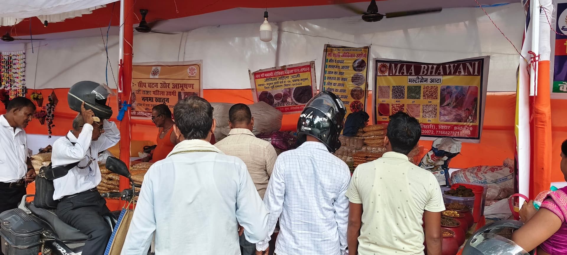 Motihari : स्वदेशी मेला में जीविका दीदी द्वारा बनाये गये सामान की डिमांड