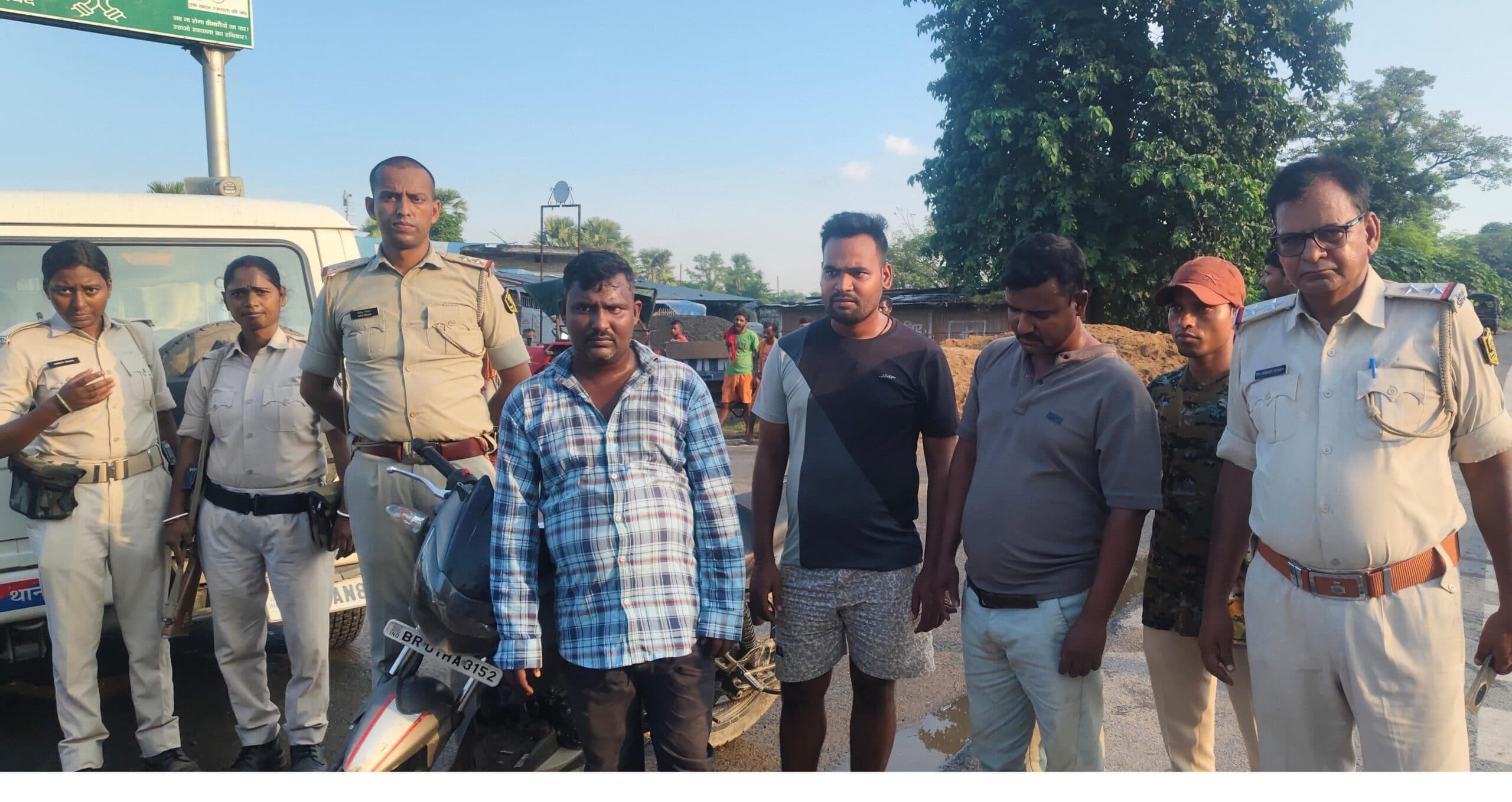 चोरी की बाइक के साथ जुराबगंज गैंग के तीन गिरफ्तार
