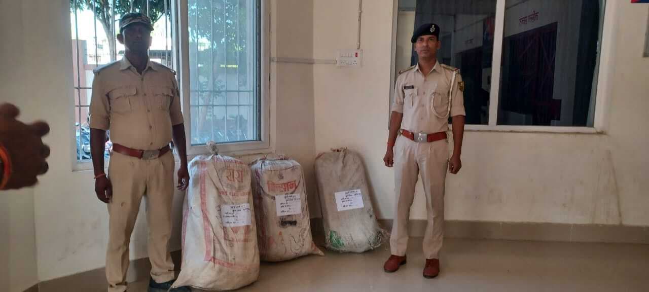 89.300 ग्राम गांजा बरामद तस्कर फरार