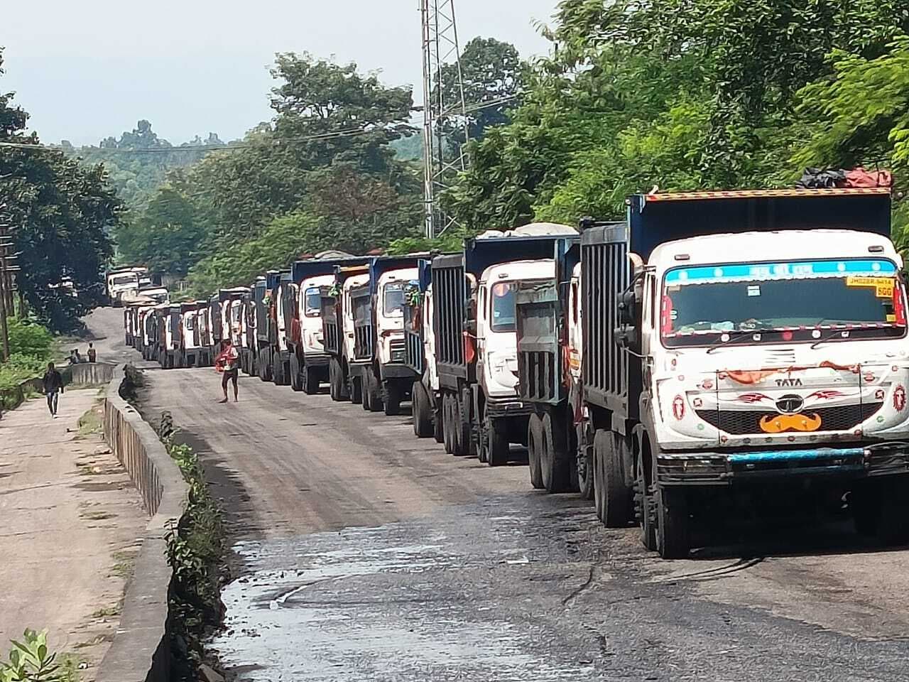 भाड़ा कटौती के विरोध में छह घंटे कोयला ढुलाई ठप