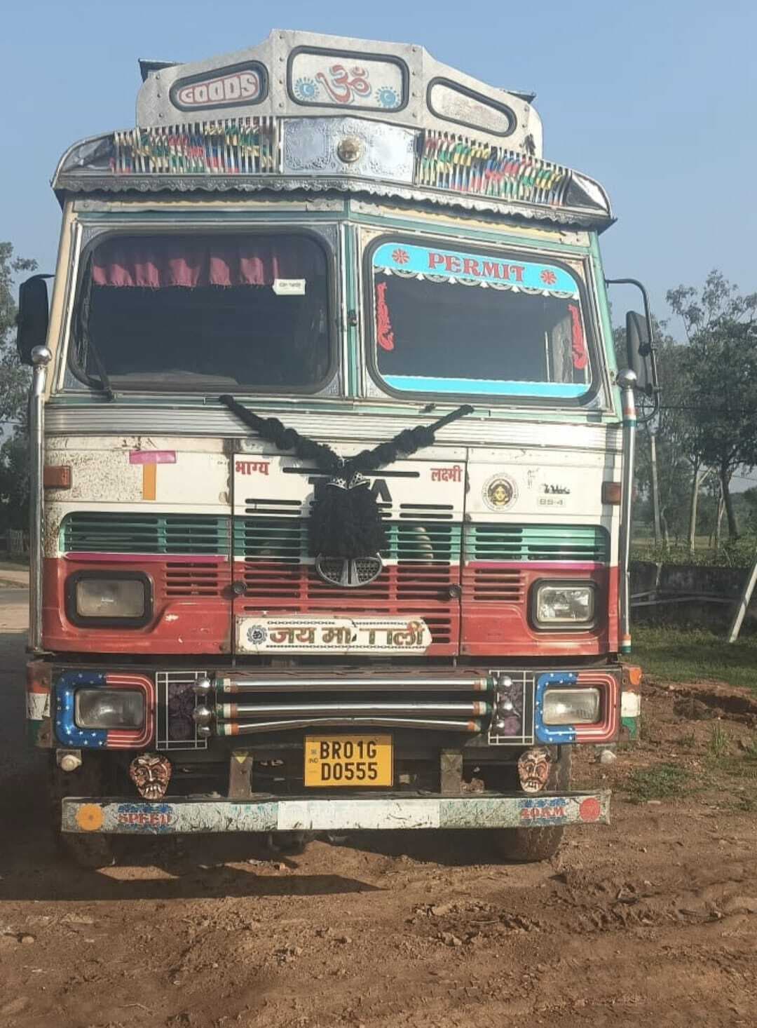 ट्रक से बैट्री व नकदी की कर ली चोरी