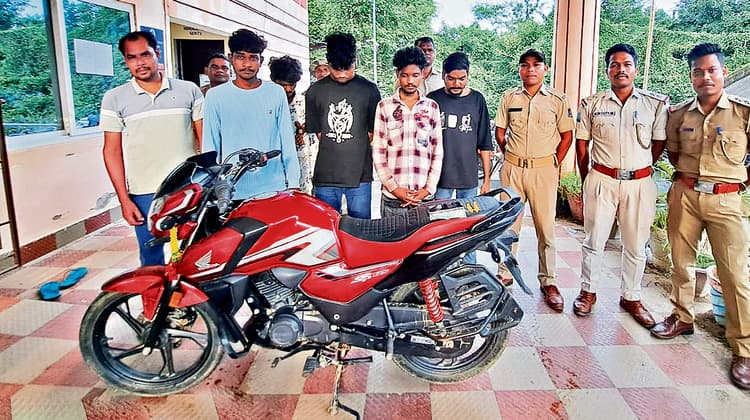 Sambalpur News: निगमानंद विहार में दिनदहाड़े सेंधमारी कर लाखों की चोरी के मामले में छह आरोपी गिरफ्तार