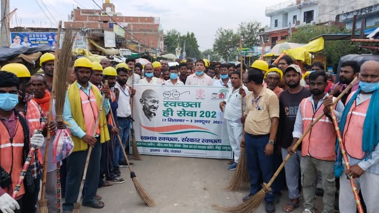 चांद प्रखंड मुख्यालय में की गयी साफ सफाई