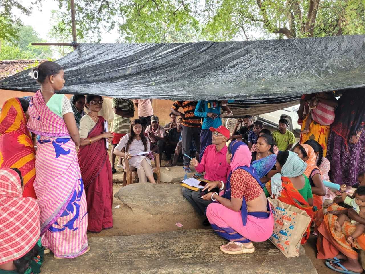 अधिकारियों ने ग्रामीणों की सुनीं समस्याएं