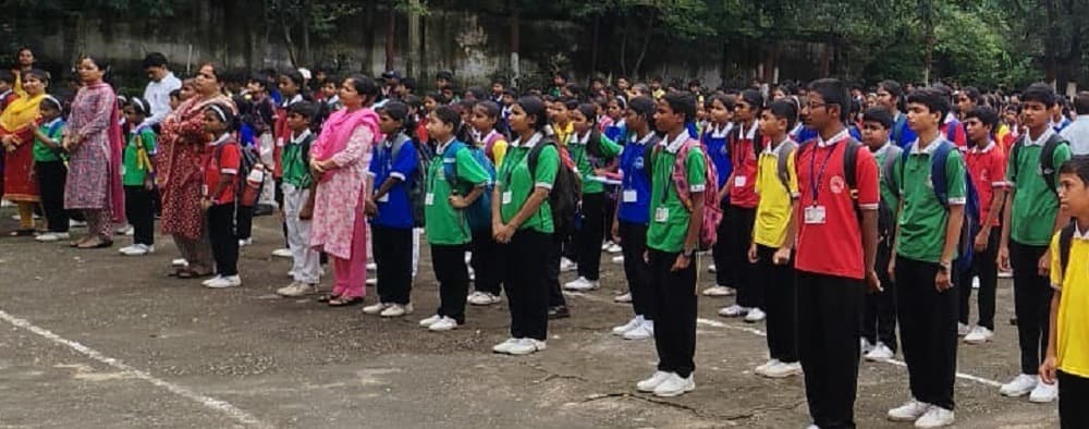 बच्चों को बुजुर्गों का सम्मान देने की शपथ दिलायी