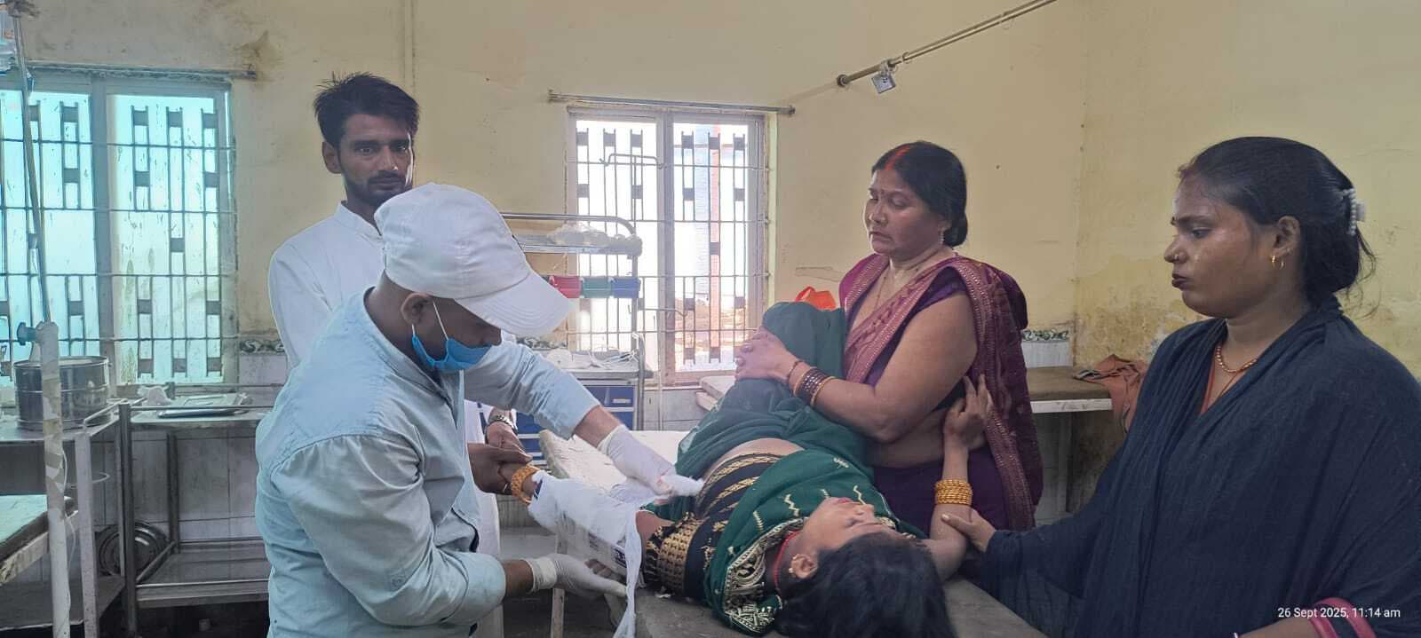 कुचायकोट में इ-रिक्शा पलटने से तीन महिला यात्री घायल