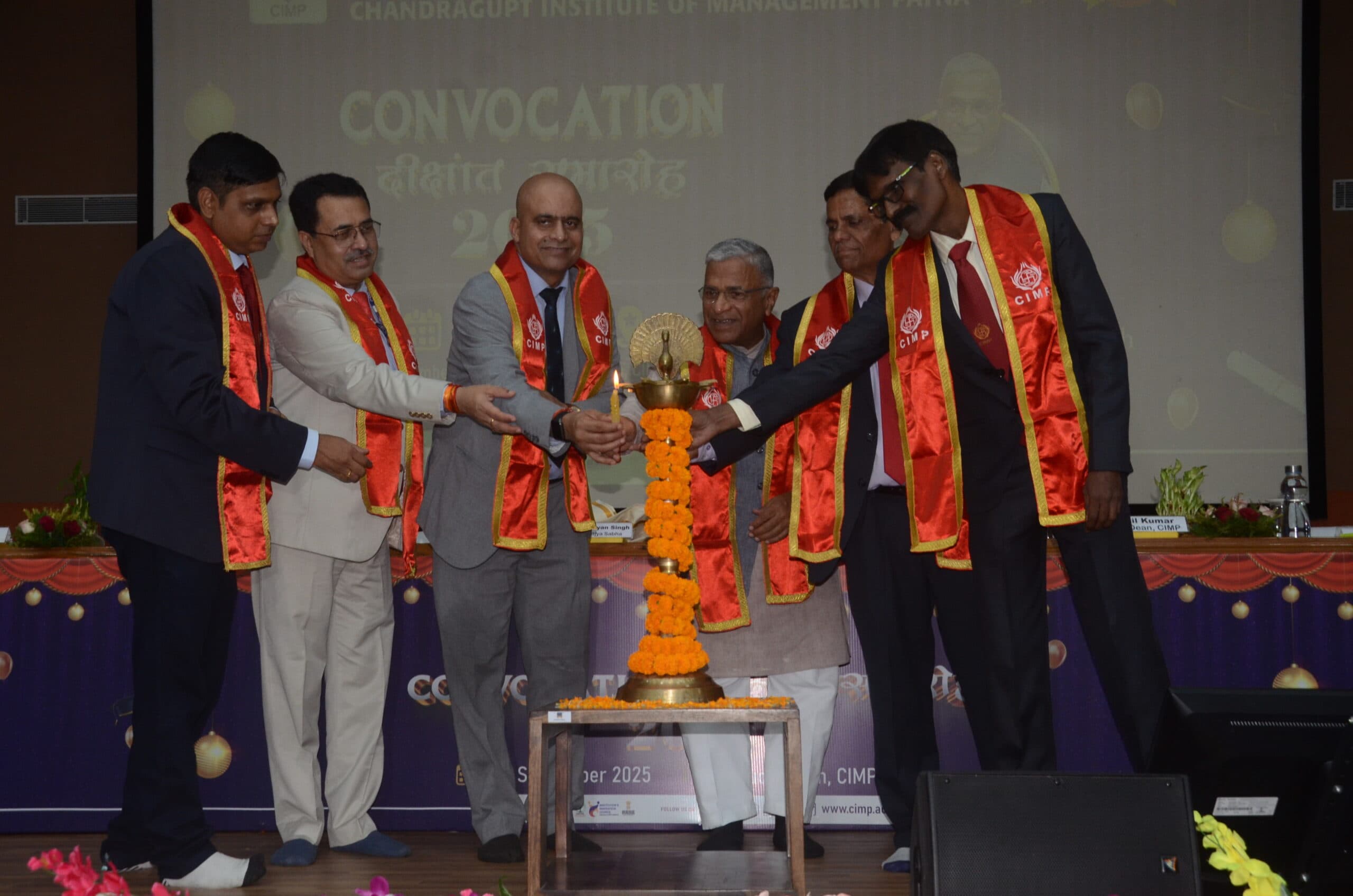 आप सपने देखने का साहस करें, उन्हें साकार करने की क्षमता हासिल करें : हरिवंश नारायण सिंह