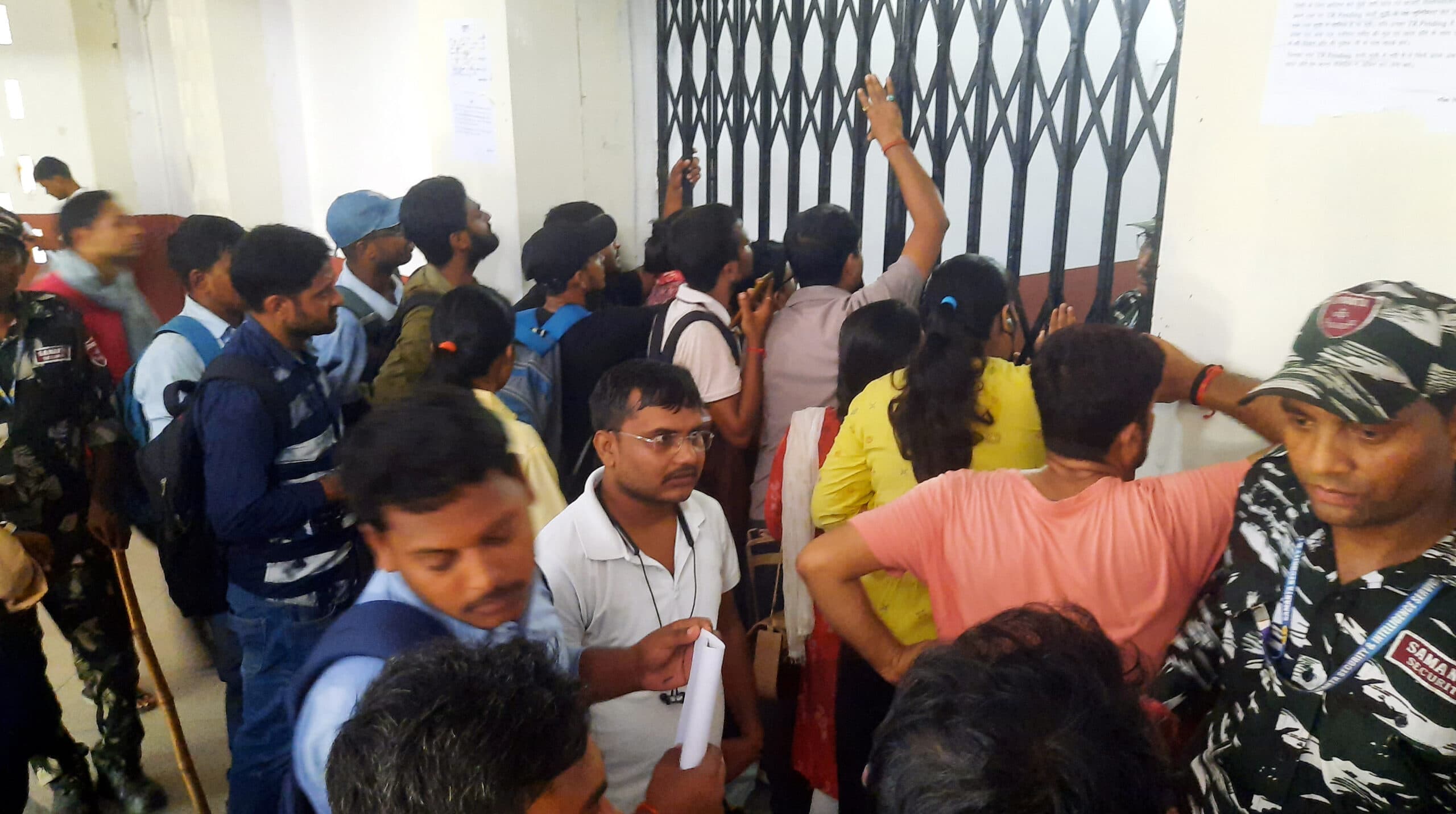 छात्रों के बवाल के बाद बीआरएबीयू में बढ़ाई गई पुलिस निगरानी