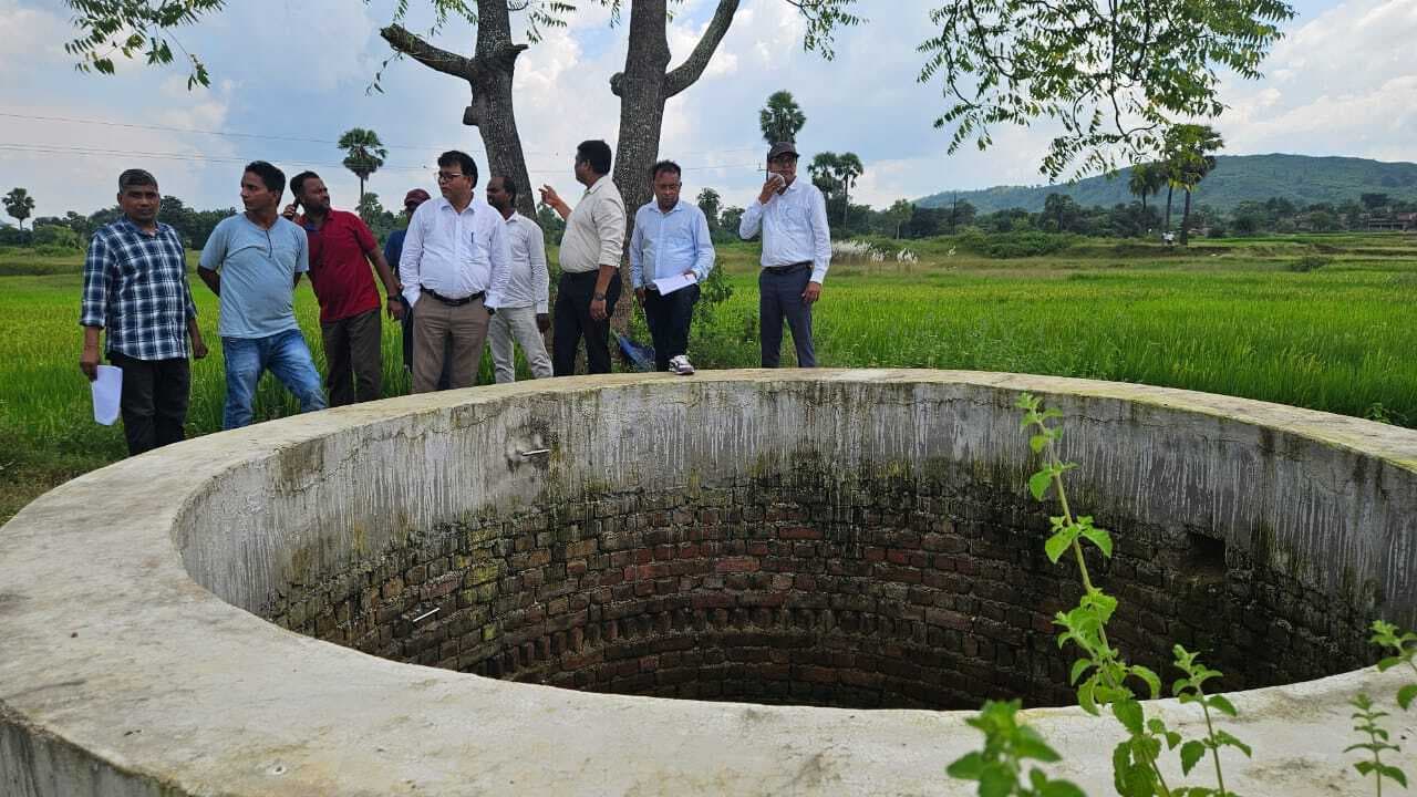 Giridih news: जिस जमीन पर दिखायी आम बागवानी, वहां लगे हैं जंगली झाड़, जमीन भी रैयती नहीं