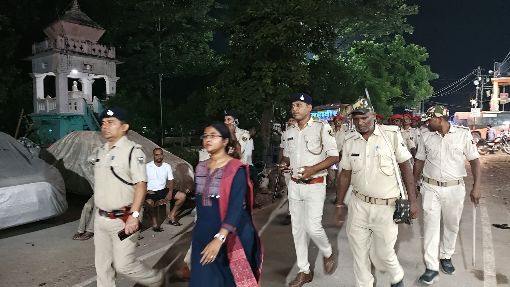 Motihari: दुर्गा पूजा को लेकर निकाला गया फ्लैग मार्च, सुरक्षा का दिया संदेश