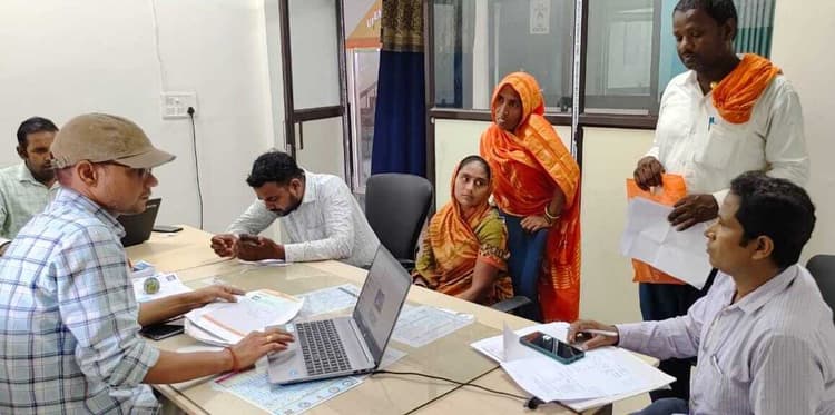 hajipur news. विद्युत शिविर में मिले 30 आवेदन, निष्पादन का भरोसा