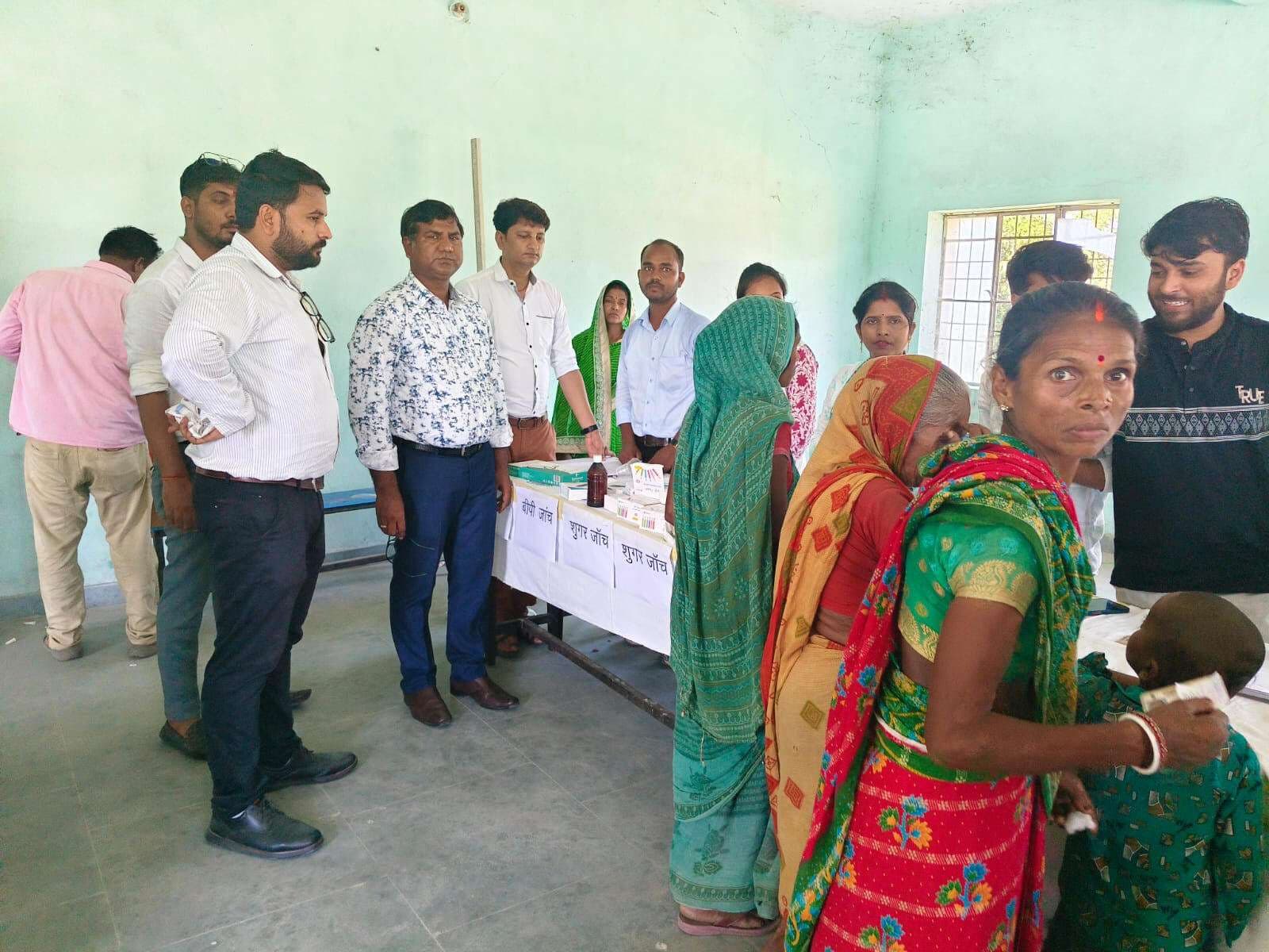 स्वास्थ्य शिविर में सैकड़ों लोगों ने कराया इलाज